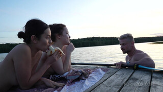 А я и не думал, что у меня будет анал втроем в деревне с незнакомками, збс отдохнул